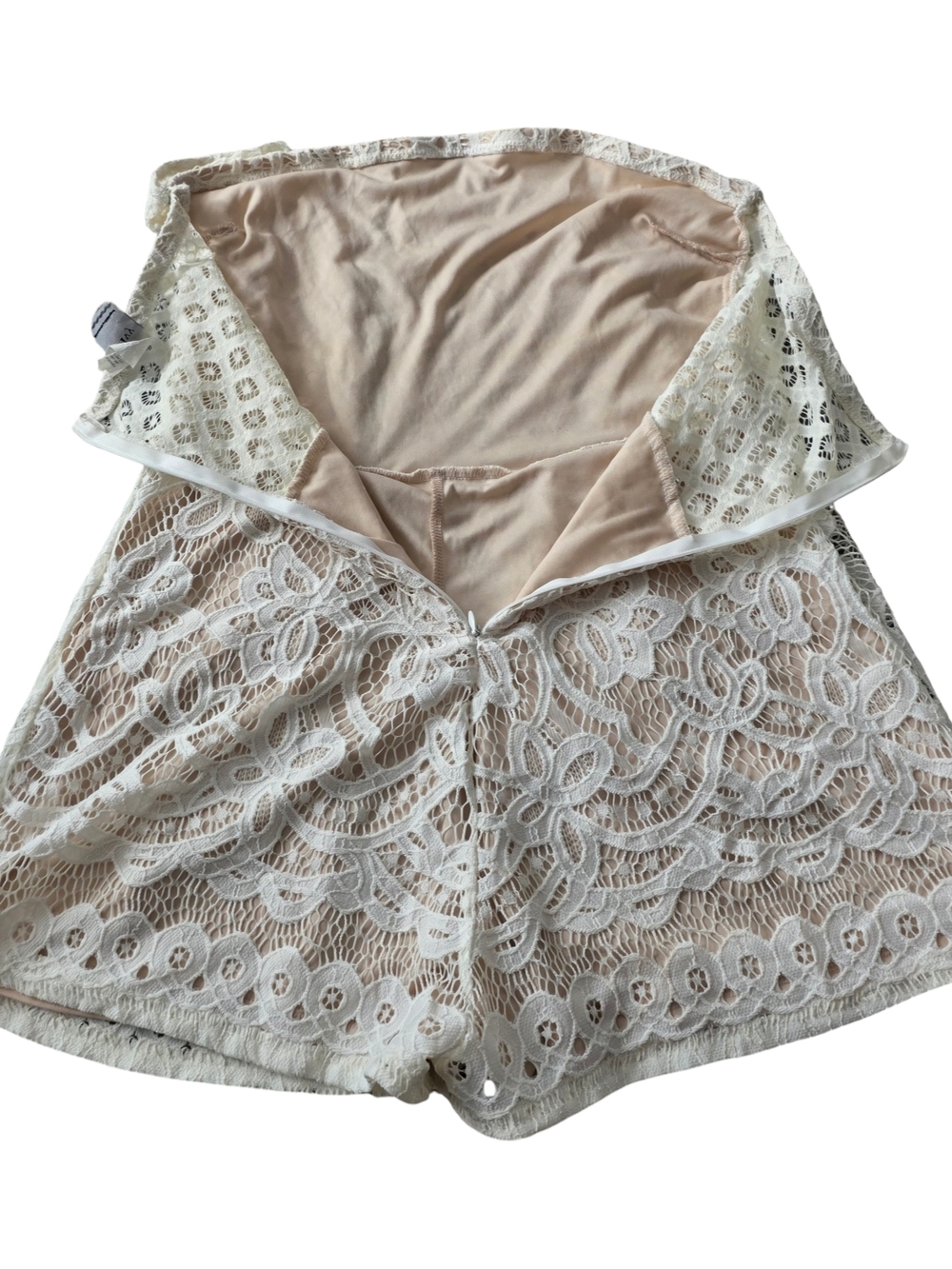 privy White Lace High-Waist Off-Shoulder Shorts Romper - Picture 5 of 9